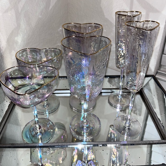 6-PIECE NEW HEART SHAPED IRIDESCENT
MARTINI/WINE/CHAMPAGNE/GLASSES BUNDLE - Picture 3 of 15
